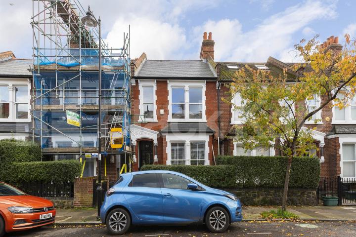 Five bedroom house split over three floors with lovely south facing garden Harberton Road, Archway / Highgate
